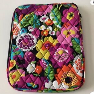 NWOT Vera Bradley tablet Reader Sleeve in va va Bloom